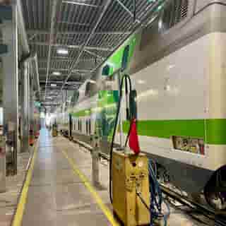 Zugtyp Y2 «Rubbernose» am Bahnsteig