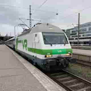 Zug im Hauptbahnhof von Helsinki