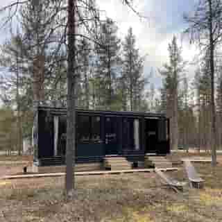 Tiny Haus auf Rädern im finnischen Wald