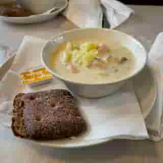 Lachssuppe im Speisewagen