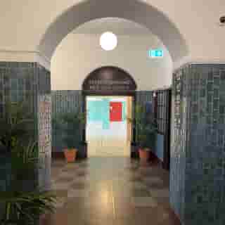 Weg zur Gepäckaufbewahrung