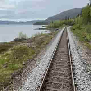 Zugfahrt entlang der Küste