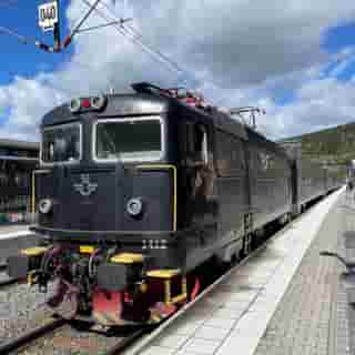 Intercity der SJ am Bahnhof Åre