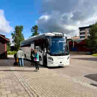 Bus statt Inlandsbanan am Bahnhof Gällivare.