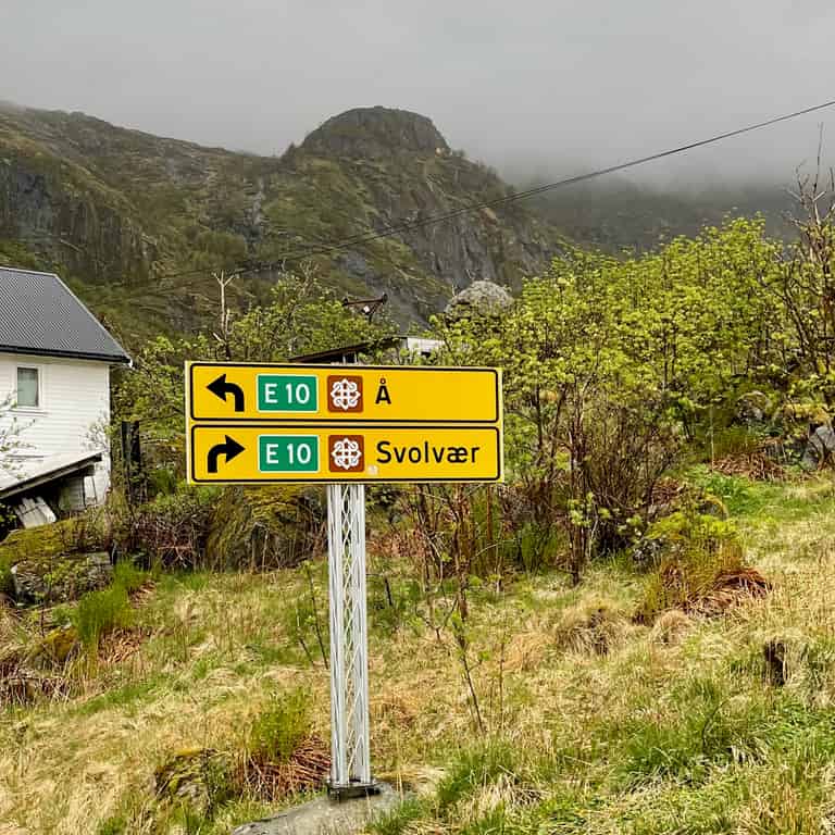 Wegweiser Richtung Å und Svolvær