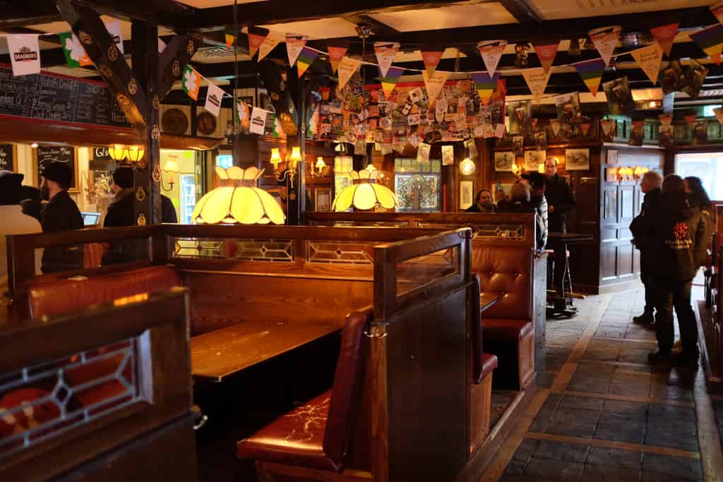 Blick ins innere des Restaurants The Bishops Arms