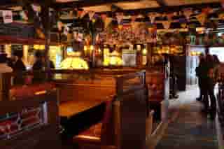 Blick ins innere des Restaurants The Bishops Arms