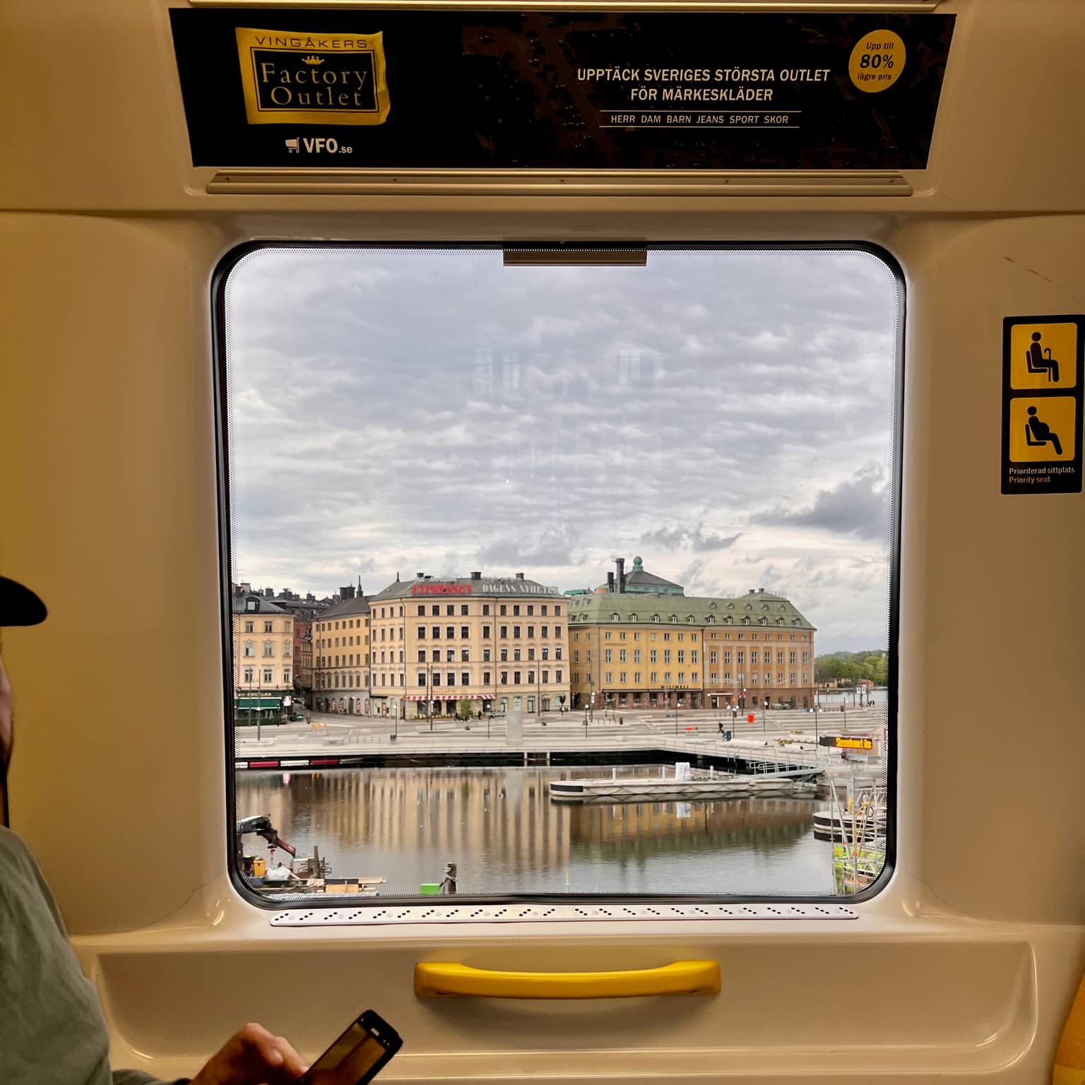 Blick aus der U-Bahn auf Stockholm