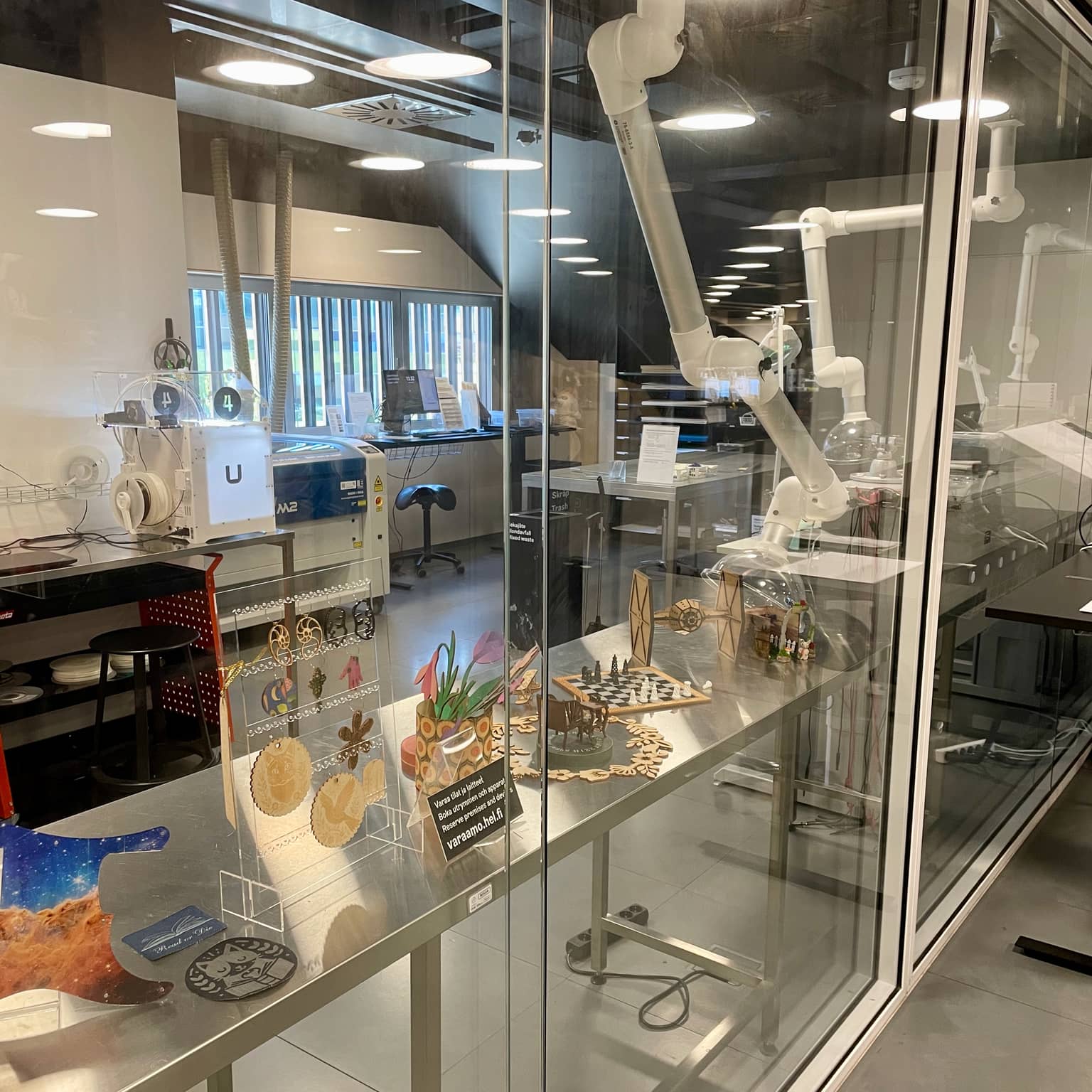Blick ins FabLab der Bibliothek Oodi
