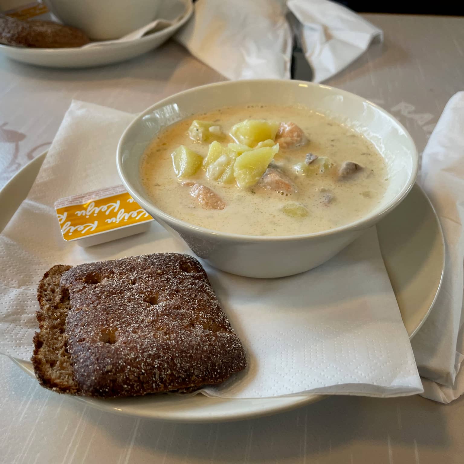 Lachssuppe im Speisewagen