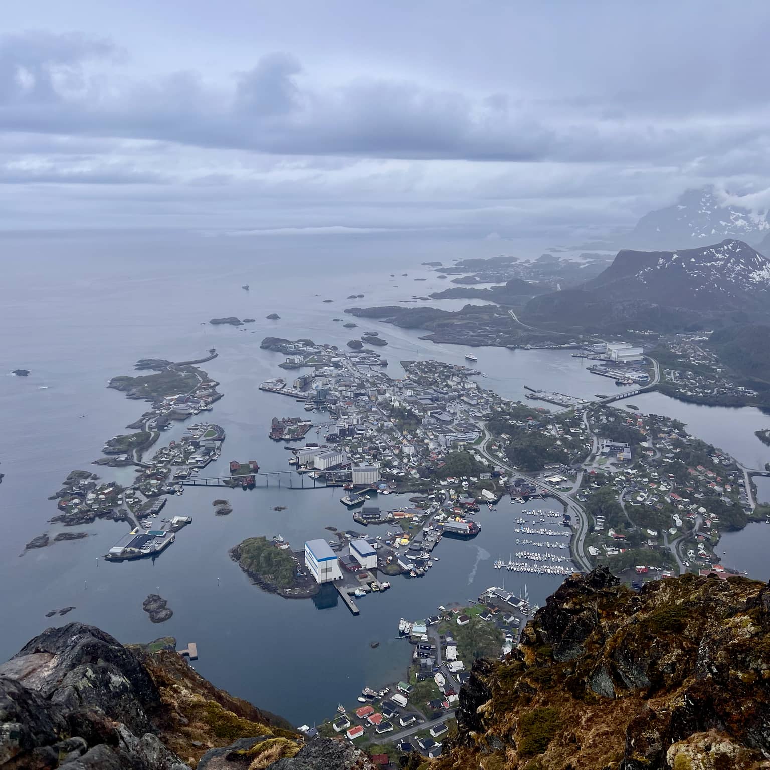 Blick auf Svolvær von oben