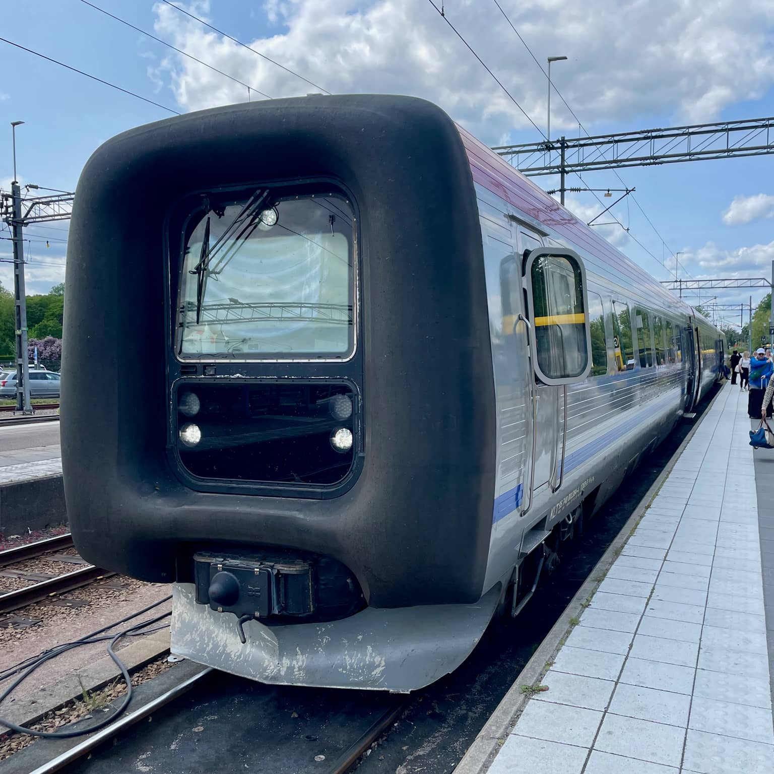 Zugtyp Y2 «Rubbernose» am Bahnsteig